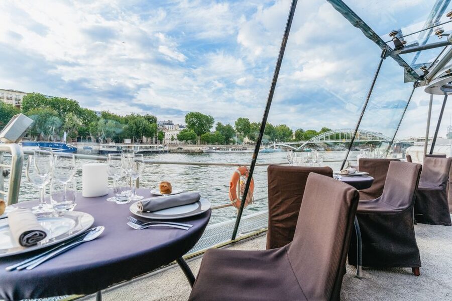 Paris: 3-Course-Dinner Cruise on the Seine with live music - Key Things That Make This Seine Dinner Cruise Worth Your Time
