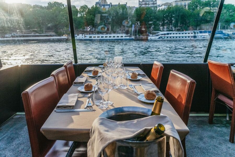 Paris: 3-Course-Dinner Cruise on the Seine with live music - Should You Book This Seine Dinner Cruise From the Eiffel Tower?