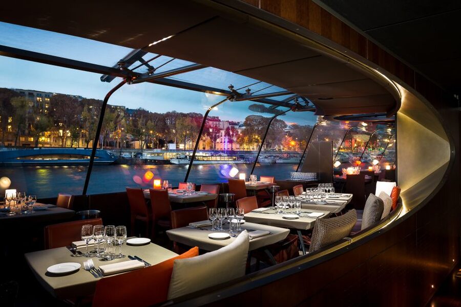 Paris: 3-Course-Dinner Cruise with Wine on the Seine River - Choosing seats: front-window table vs standard views