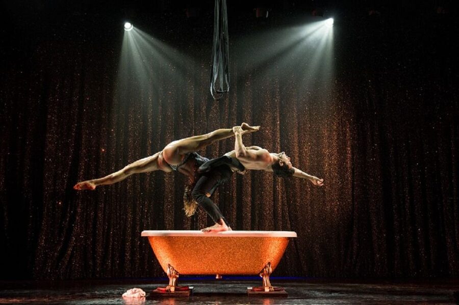 Paris: 3-Course Dinner & Show at Paradis Latin Cabaret - Seating, comfort, and rules that affect your night