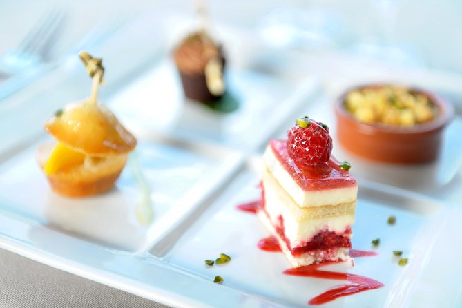 Paris 3-Course Gourmet Dinner and Sightseeing Seine River Cruise - Who Should Book This Seine Dinner Cruise
