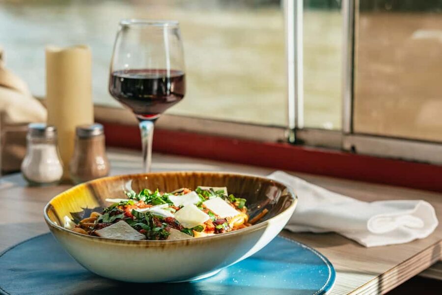 Paris: 3-Course Italian Meal Seine Cruise - First, know what you are actually booking: food first, cruise second