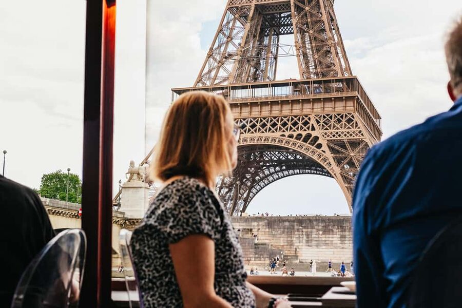 Paris: 3-Course Italian Meal Seine Cruise - Service and atmosphere: what makes this feel “easy”