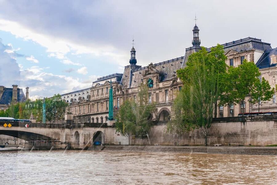 Paris: 3-Course Italian Meal Seine Cruise - Price and value: does $69 per person make sense in Paris?