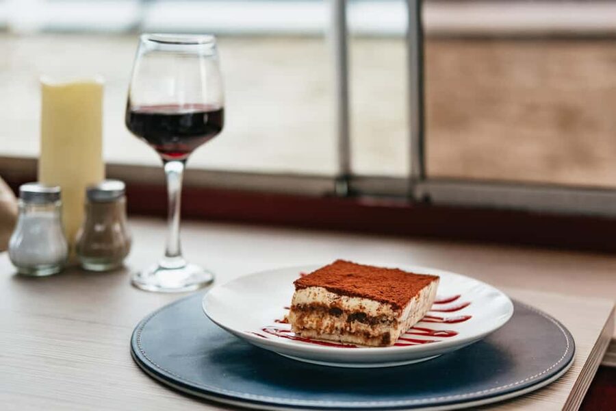 Paris: 3-Course Italian Meal Seine Cruise - Small logistics and rules that affect your comfort