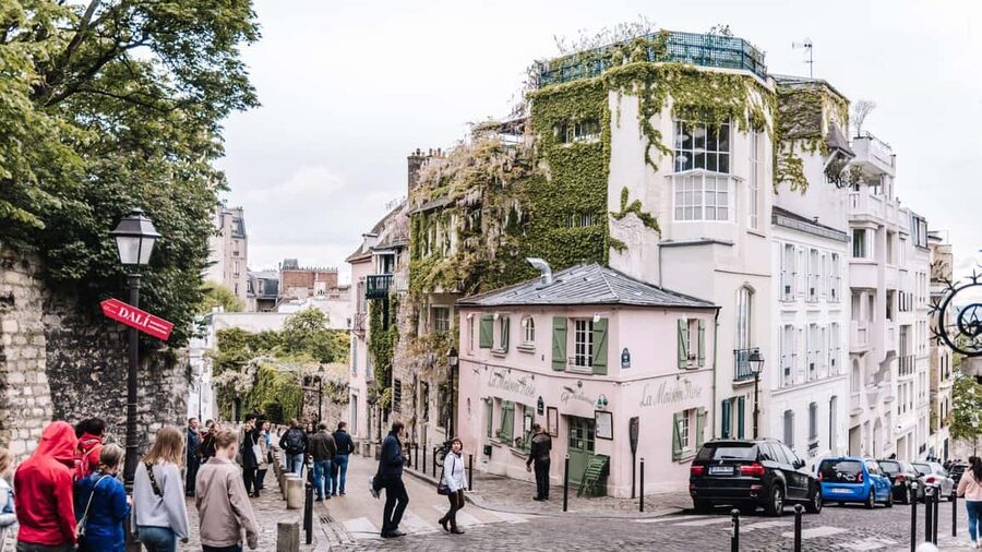 Paris: 3-Hour Private Tour from Champs Élysées to Montmartre - Starting on the Champs Élysées, where you get your bearings fast