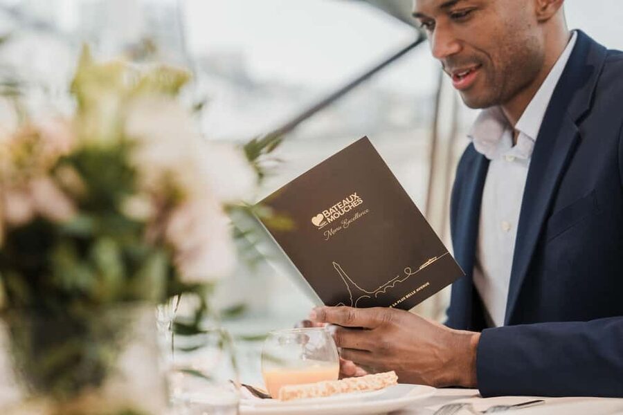 Paris: 4-Course Dinner Cruise on Seine River with Live Music - Key things you should know before booking