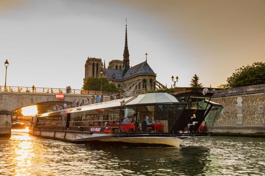 Paris: 4-Course Dinner Cruise on Seine River with Live Music - Why this Seine dinner cruise works as a Paris night plan