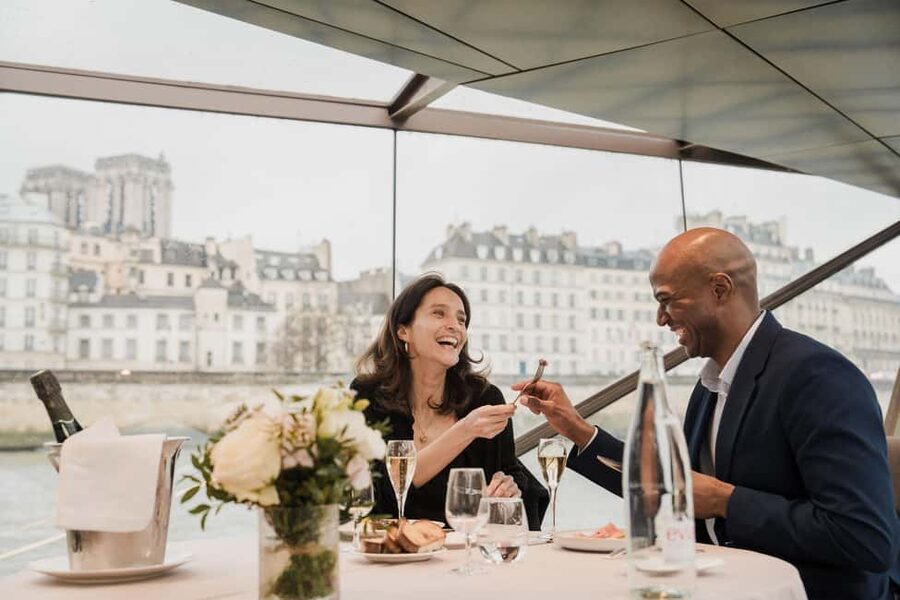 Paris: 4-Course Dinner Cruise on Seine River with Live Music - Who this cruise suits best, and who should rethink it