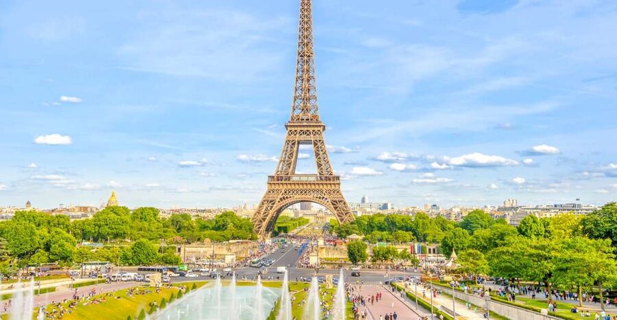 Paris: Access to the Eiffel Tower's 2nd Floor - The host intro: what you learn before you step into the views