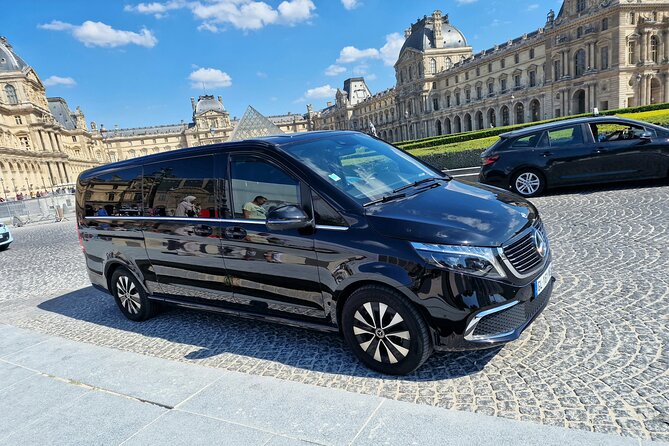 Paris Airport Transfer Service - Meet and Greet in Paris: Finding Your Driver Fast