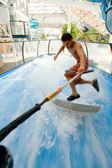 Paris: Aquaboulevard Water Park Entrance Ticket - Crowds, waves, and when the park feels crowded