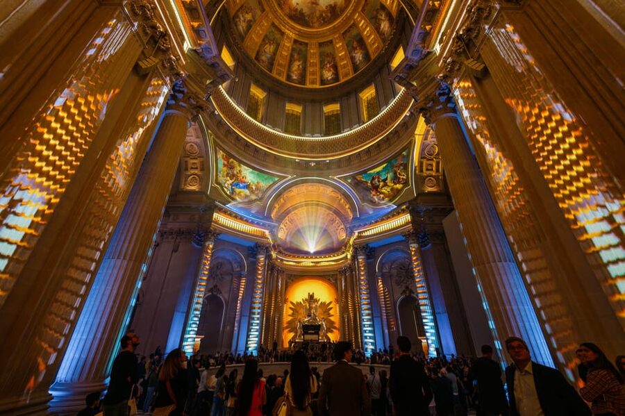 Paris: Aura Invalides Immersive Experience Entry Ticket - The first act: lights guide your eyes across the dome’s architecture