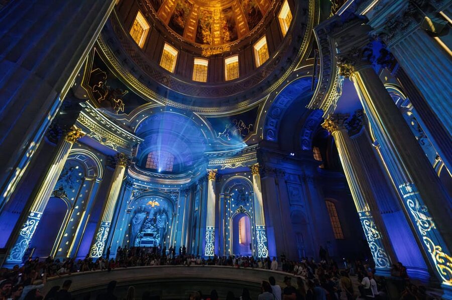 Paris: Aura Invalides Immersive Experience Entry Ticket - Getting the best viewing spot: seating on steps and the value of watching the screen