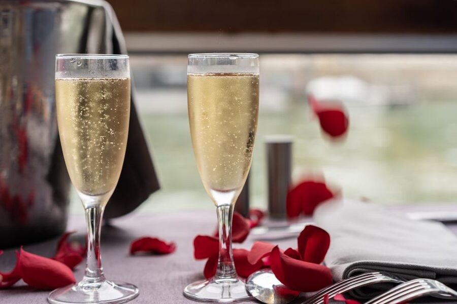 Paris: Bastille Day Special Evening Cruise - Service and Atmosphere: What to Expect From the Staff