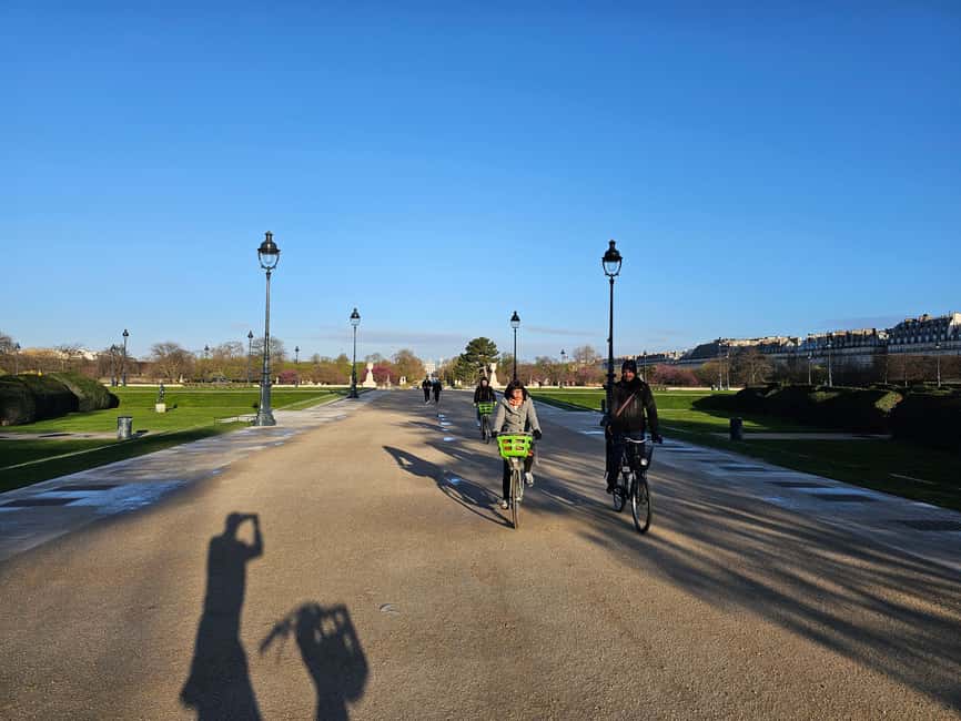 Paris before the crowds, bike tour & Breakfast - Alexander III Bridge: where stopping for photos beats rushing