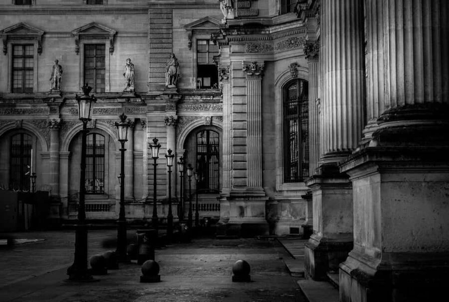 Paris, between Crimes and Mysteries - Île de la Cité: Narrow Streets and the 36 Quai des Orfèvres Connection