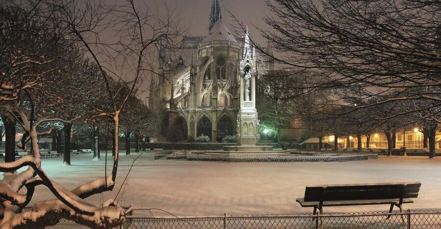 Paris, between Crimes and Mysteries - Cursed Sites, Hidden Symbols, and Alchemy as Story Tools