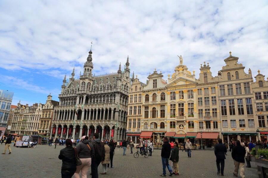 Paris: Brussels and Bruges Tour & Optional Chocolate Tasting - Transfer time: why the scenic drive is more than filler