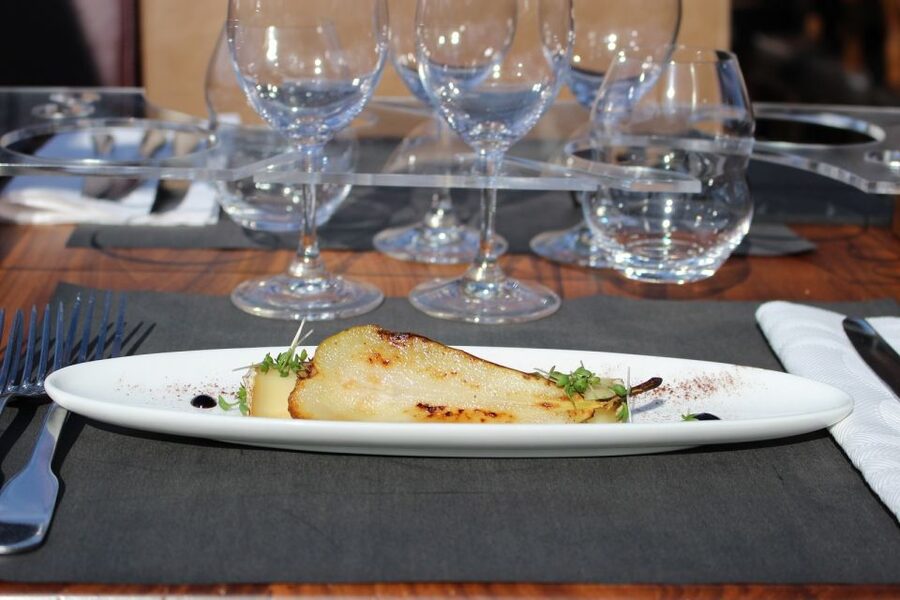 Paris: Bustronome Gourmet Lunch Tour - Commentary on Landmarks: Expect Less Lecture, More Food and Air Views