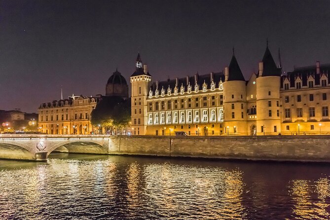 Paris by Night Walking Tour: Ghosts, Mysteries and Legends - Square du Vert-Galant: Henry IV, Mistresses, and a Templar Spark
