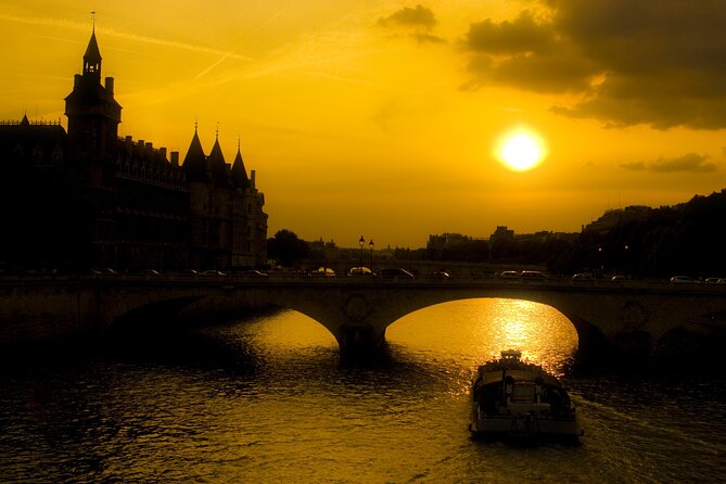 Paris by Night Walking Tour: Ghosts, Mysteries and Legends - The Île de la Cité Pass-By: Roman Power and the Real Center of Control