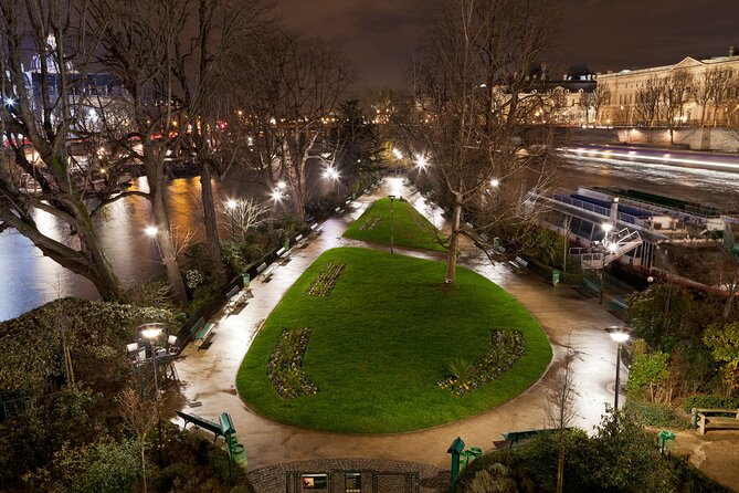 Paris by Night Walking Tour: Ghosts, Mysteries and Legends - Palais de Justice: The Guillotine, Public Punishment, and the Crowd Factor
