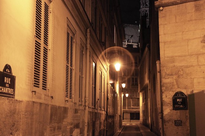 Paris by Night Walking Tour: Ghosts, Mysteries and Legends - Place de l’Hôtel de Ville: Celebrations by Day, Executions by Night