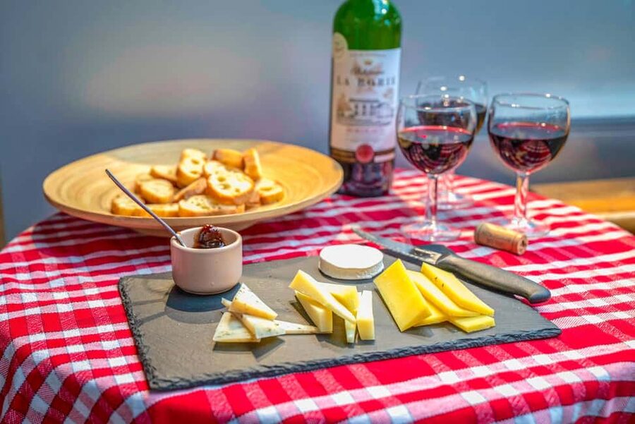 Paris: Champagne and Oysters Food Tour - Where You Meet and How the Le Marais Walk Sets Up Your Meals