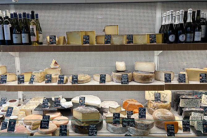 Paris Champagne & Food Tour with Tastings in Saint-Germain - Meeting at Les Deux Magots, then settling into a 3 hour neighborhood walk