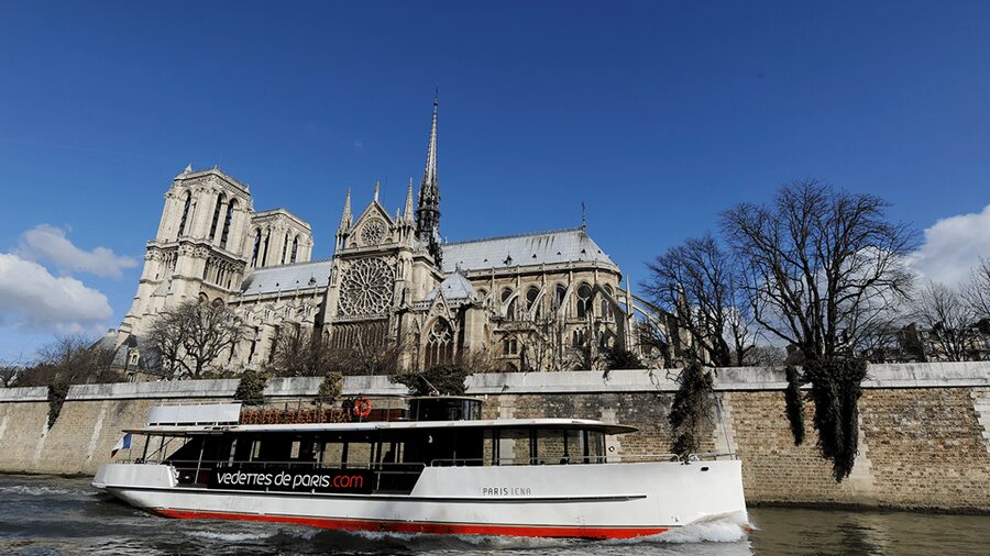 Paris: Champagne Tasting Cruise Departure from Eiffel Tower - Price and value for a $93 Paris champagne cruise
