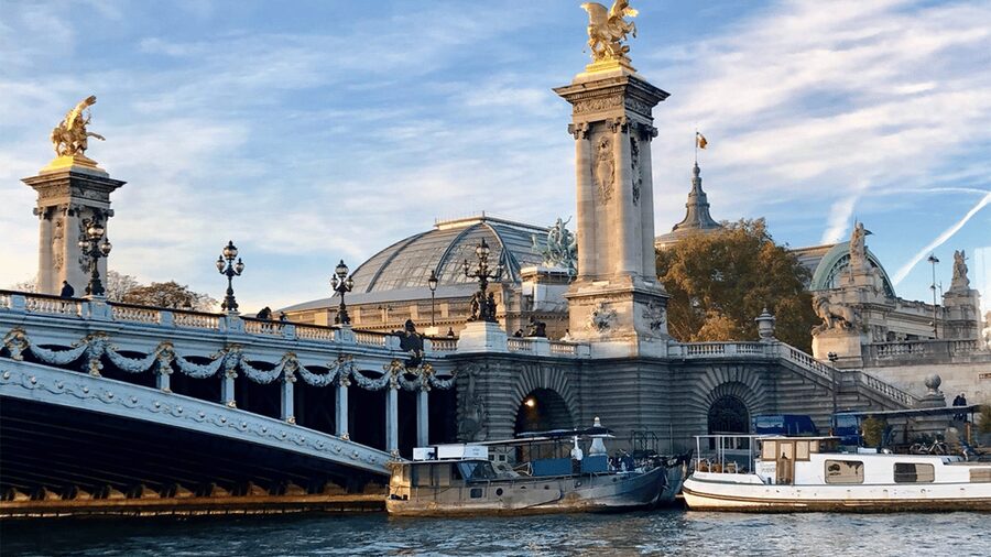 Paris: Champagne Tasting Cruise Departure from Eiffel Tower - Who should book this cruise, and who might want to rethink it