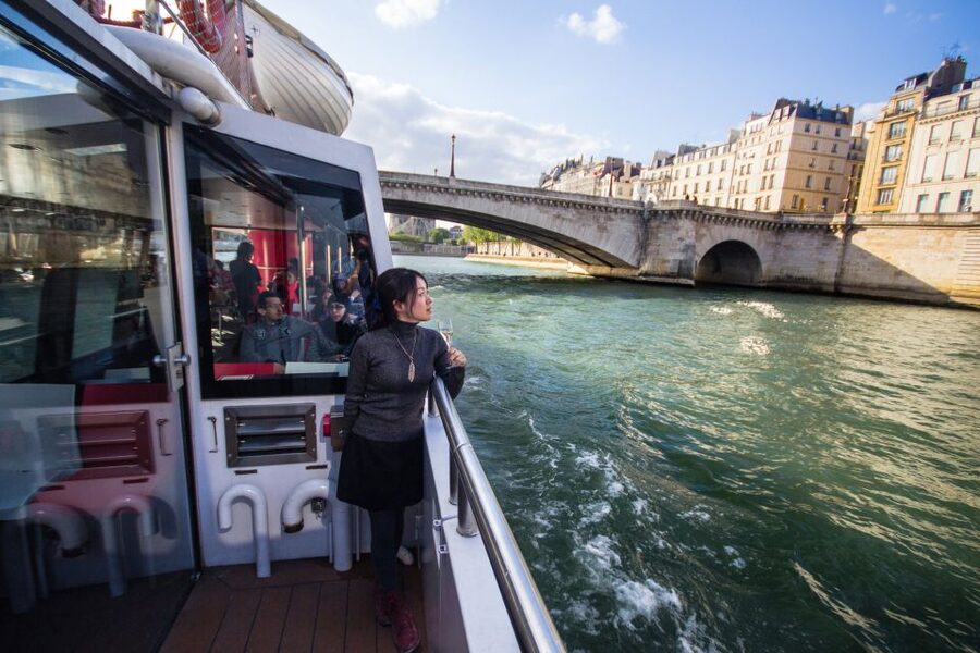 Paris: Champagne Tasting Cruise Departure from Eiffel Tower - Should you book the Eiffel Tower Champagne tasting cruise?