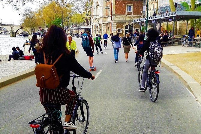 Paris: Charming Nooks and Crannies Bike Tour - Île Saint-Louis to the Marais: Medieval Streets and District Identity