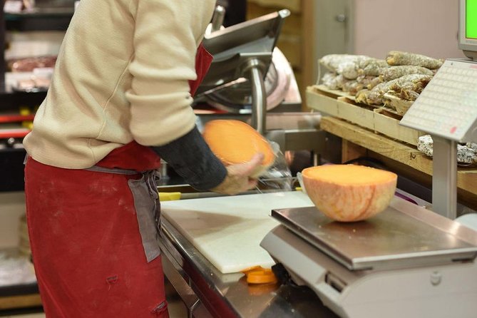 Paris Cheesemaking Workshop including Wine and Cheese Tasting with an Expert - French Wine and Cheese Tasting at the End