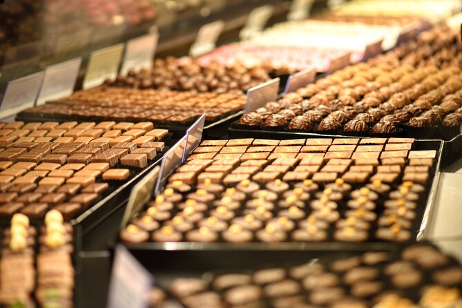 Paris Christmas Lights & Stories with Tastings on Champs-Élysées - Walking the Champs-Élysées like a local: illuminated boulevard, hot chocolate, and a final glow