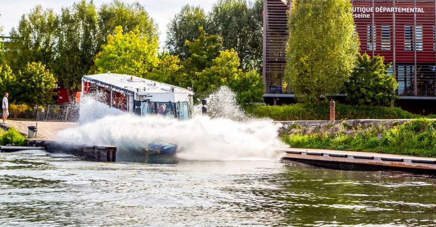 Paris: City and River Seine Tour on an Amphibious Bus - Hauts-de-Seine and the royal route: Louvre to Versailles, plus the Louis XIV island