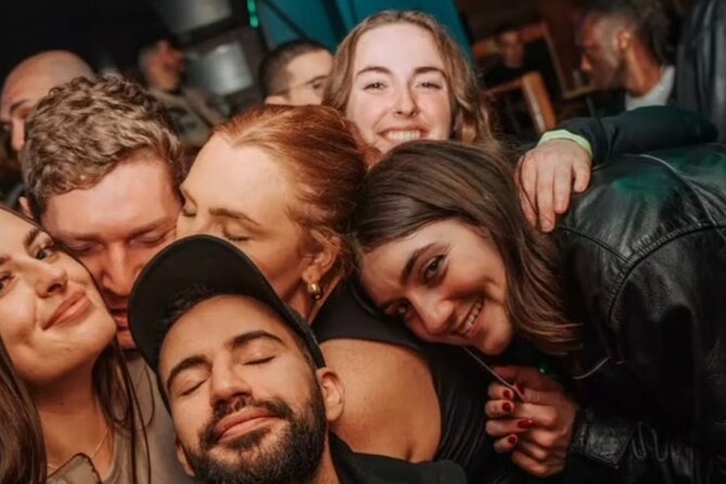 Paris: City Center Guided Pub Crawl with Shots & Club Entry - Start in Châtelet: the easiest kickoff for Paris nightlife
