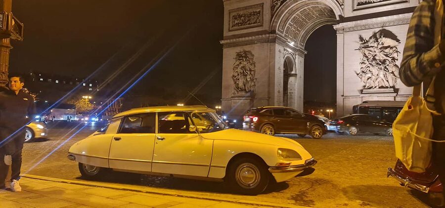 Paris: City Discovery Tour by Vintage Citroën DS Car - Île de la Cité and Notre-Dame Area: Central Paris in One Pass