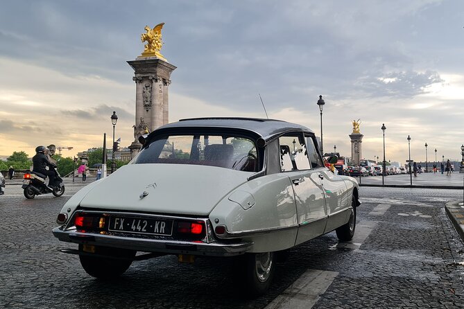 Paris City Tour 2h00 Citroën DS Vintage with Open Roof - Palais Garnier and the Opera squares without the museum fatigue