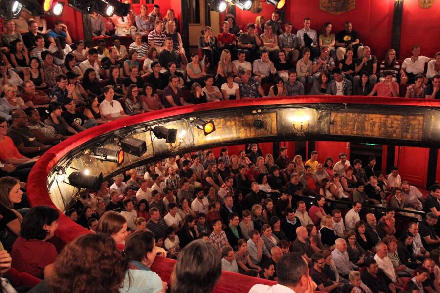 Paris: Comedy Show in English - How to Become a Parisian - Shop Etiquette: What to Do When You Walk In