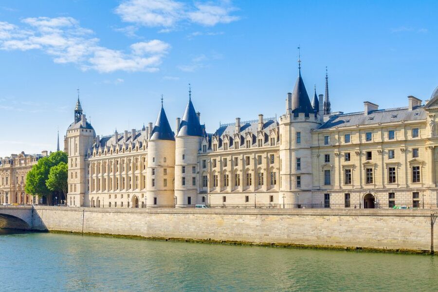 Paris: Conciergerie Ticket with Histopad - Start at 2 Boulevard du Palais, then plan your flow