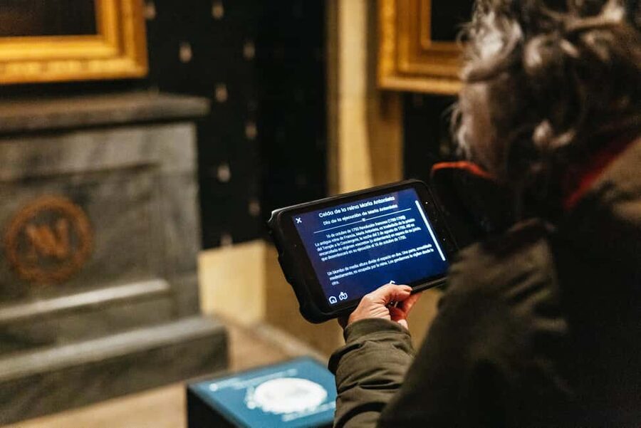 Paris: Conciergerie Ticket with Histopad - Marie Antoinette’s cell, explained through the HistoPad