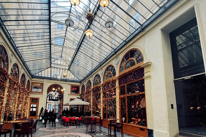 Paris Covered Passages Walking Tour plus Seine Cruise Option - Getting there and the 1.5-hour walking rhythm