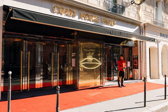 Paris Crazy Horse Cabaret Show with Beverages including Champagne - Entering the room: dress code and first impressions