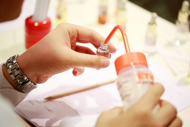 Paris Create your Own Perfume Workshop with a Perfumer - The perfume lesson you’ll use later: note families and tenacity