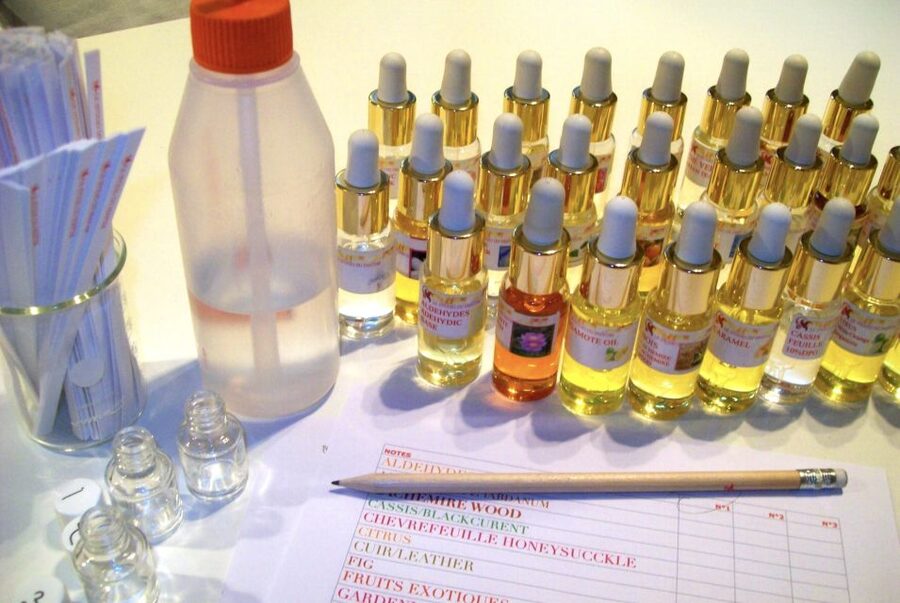 Paris: Create your Signature Scent Perfume Workshop - Your 60-note playground: smelling ingredients like a pro
