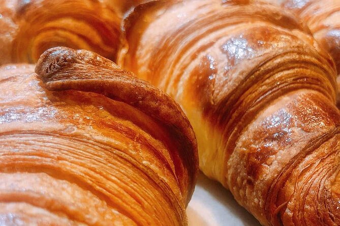 Paris Croissant and Breakfast Pastry Class with a French Chef - Stop at Patisserie a la Carte: the workshop setting that matters