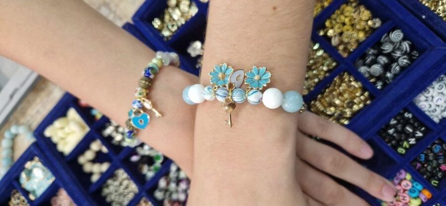 Paris: Custom Souvenir Bracelet Workshop - Who should book: couples, families, and small group fun