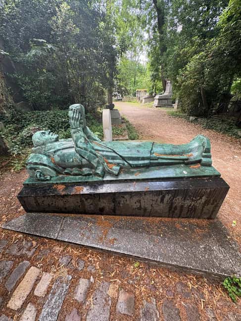 Paris: Customized Père Lachaise Cemetery Walking Tour - Key highlights worth planning for